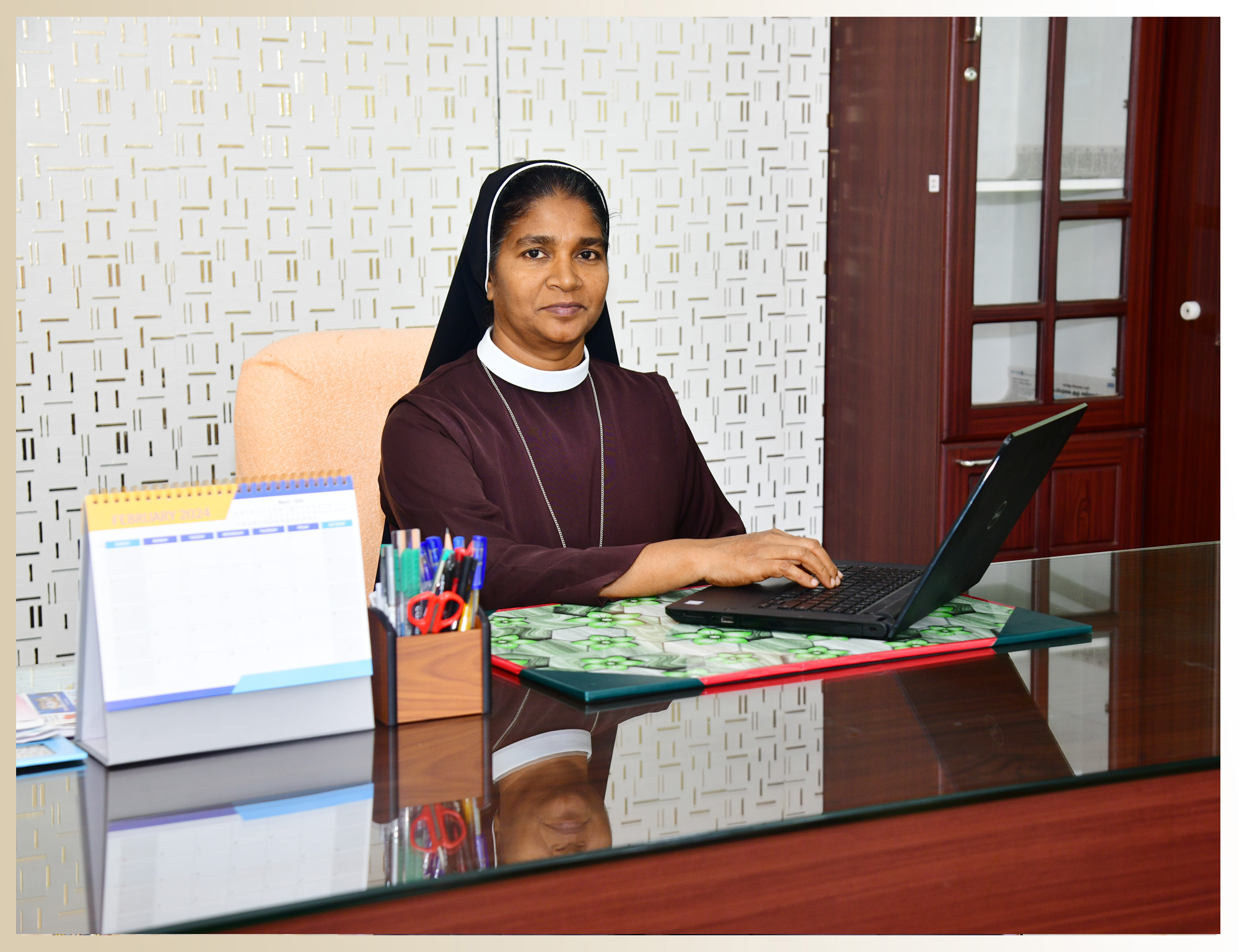 4 students happily together